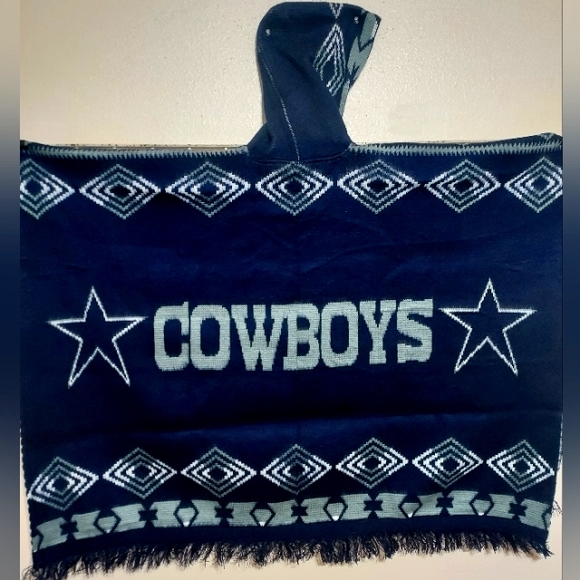 Dallas Cowboys Hooded Poncho - Picture 2 of 2